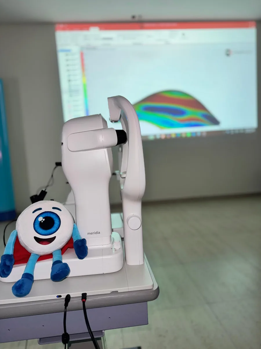 Topógrafo Medmont Meridia Vantage en Clínica OptiSalud, Nicaragua